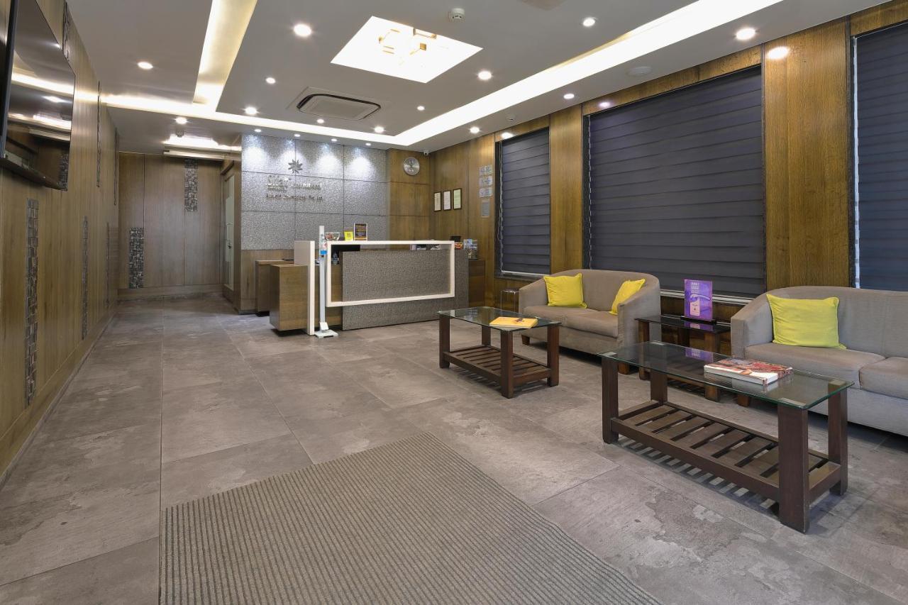 Hotel Sifat International Surat Exterior foto