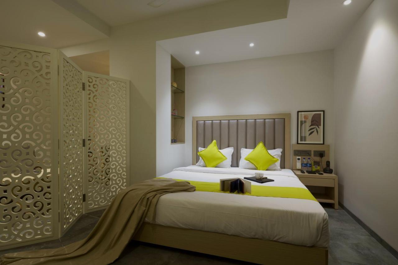 Hotel Sifat International Surat Exterior foto