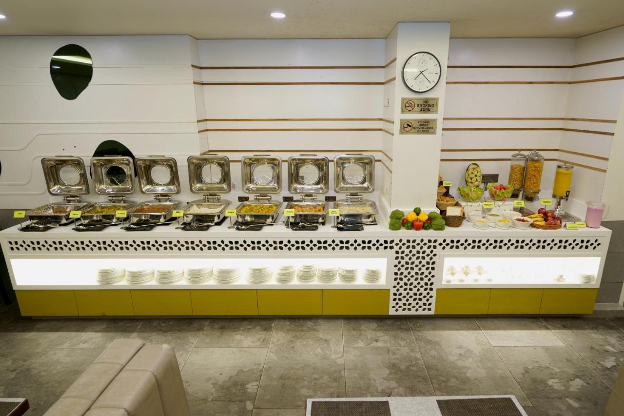 Hotel Sifat International Surat Exterior foto