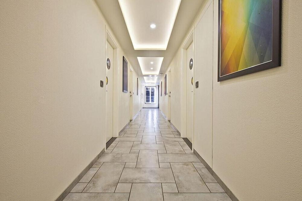 Hotel Sifat International Surat Exterior foto